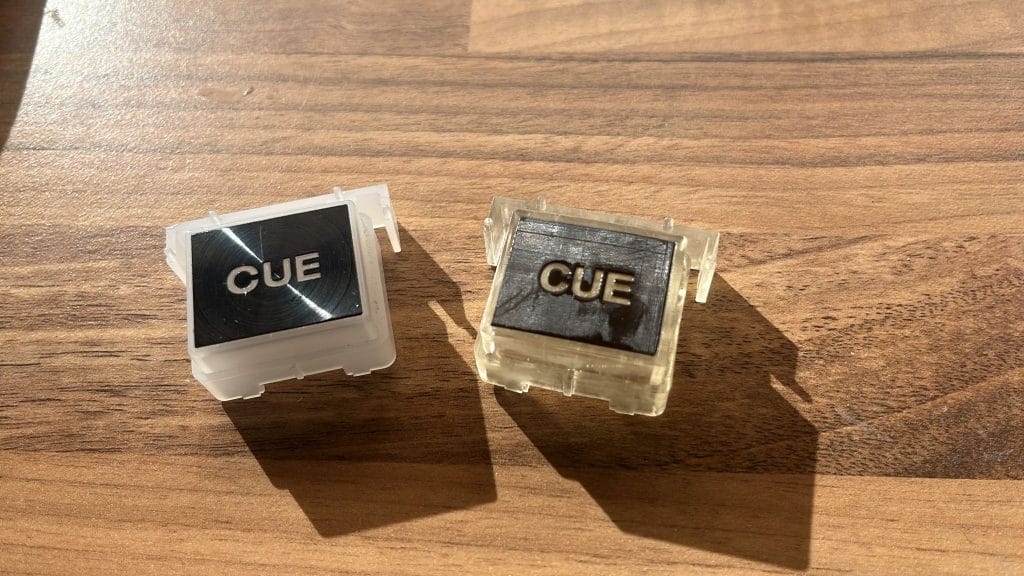 Replica de un botón en resina semiflexible para mesa de DJ